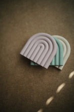 Load image into Gallery viewer, Mushie - Bijtring Rainbow cambridge blue
