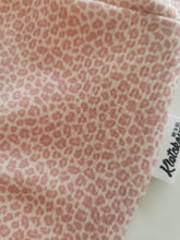 Load image into Gallery viewer, Kletskouz - broekje panter roze
