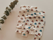 Load image into Gallery viewer, Kletskouz - broekje regenboog
