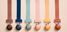 Load image into Gallery viewer, Elodie details - Fopspeenketting hout - Chocolate
